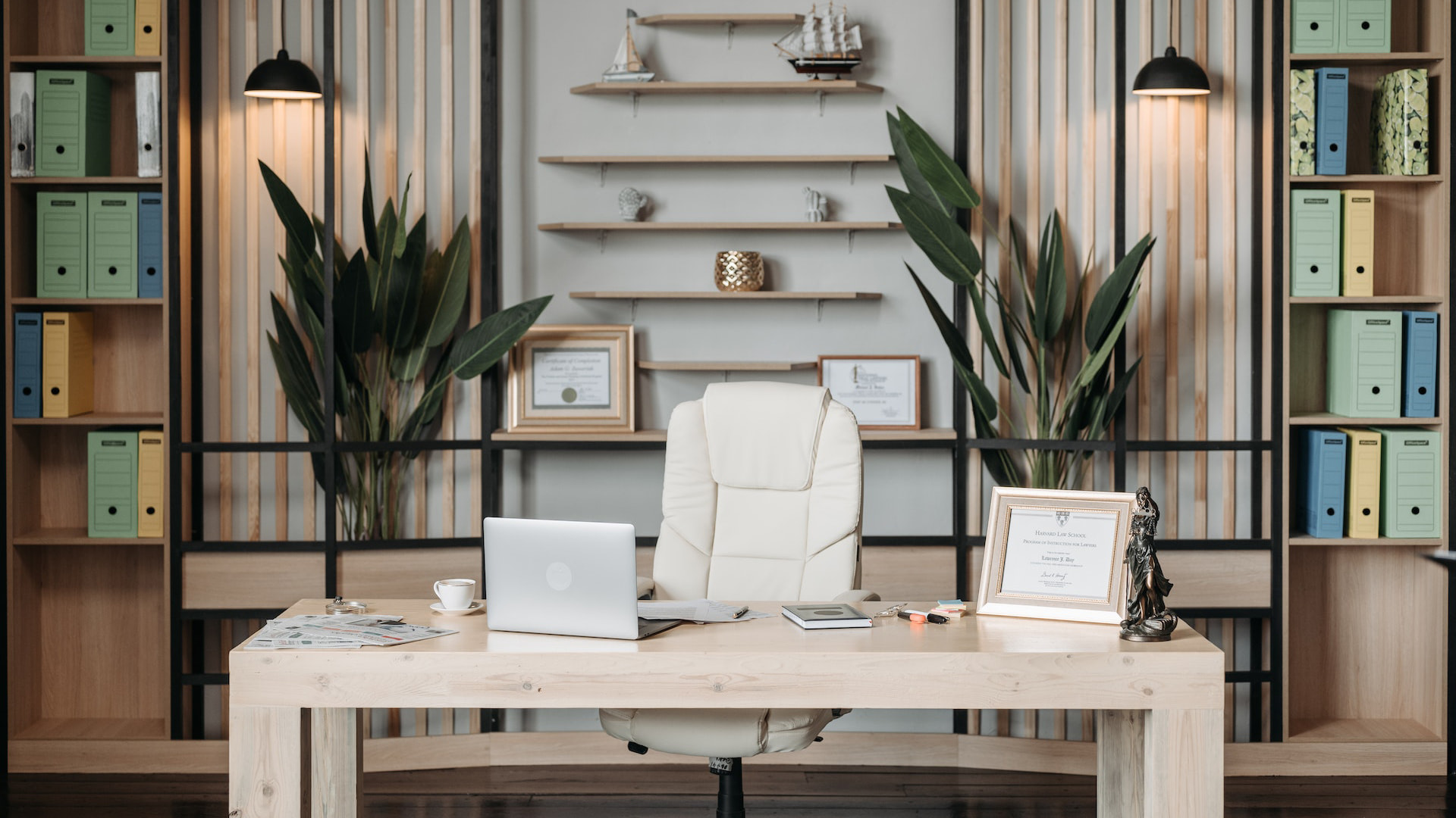 Your legal practice deserves the utmost attention and precision when it comes to cleanliness. At The Clean Network, we understand the specific needs and standards that law firms in London require. Our professional team is committed to providing a clean, healthy, and organised environment where you can focus on your work without any concerns about cleanliness.